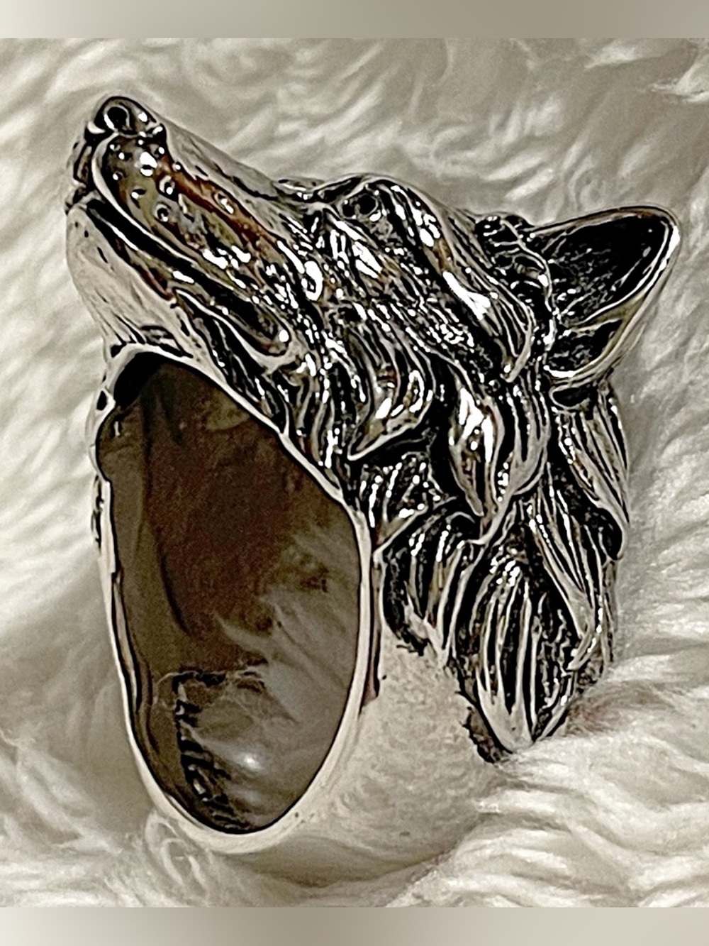 ๐ WOLF RING - "Untamed Spirit"
Ring NWT - Picture 7 of 8